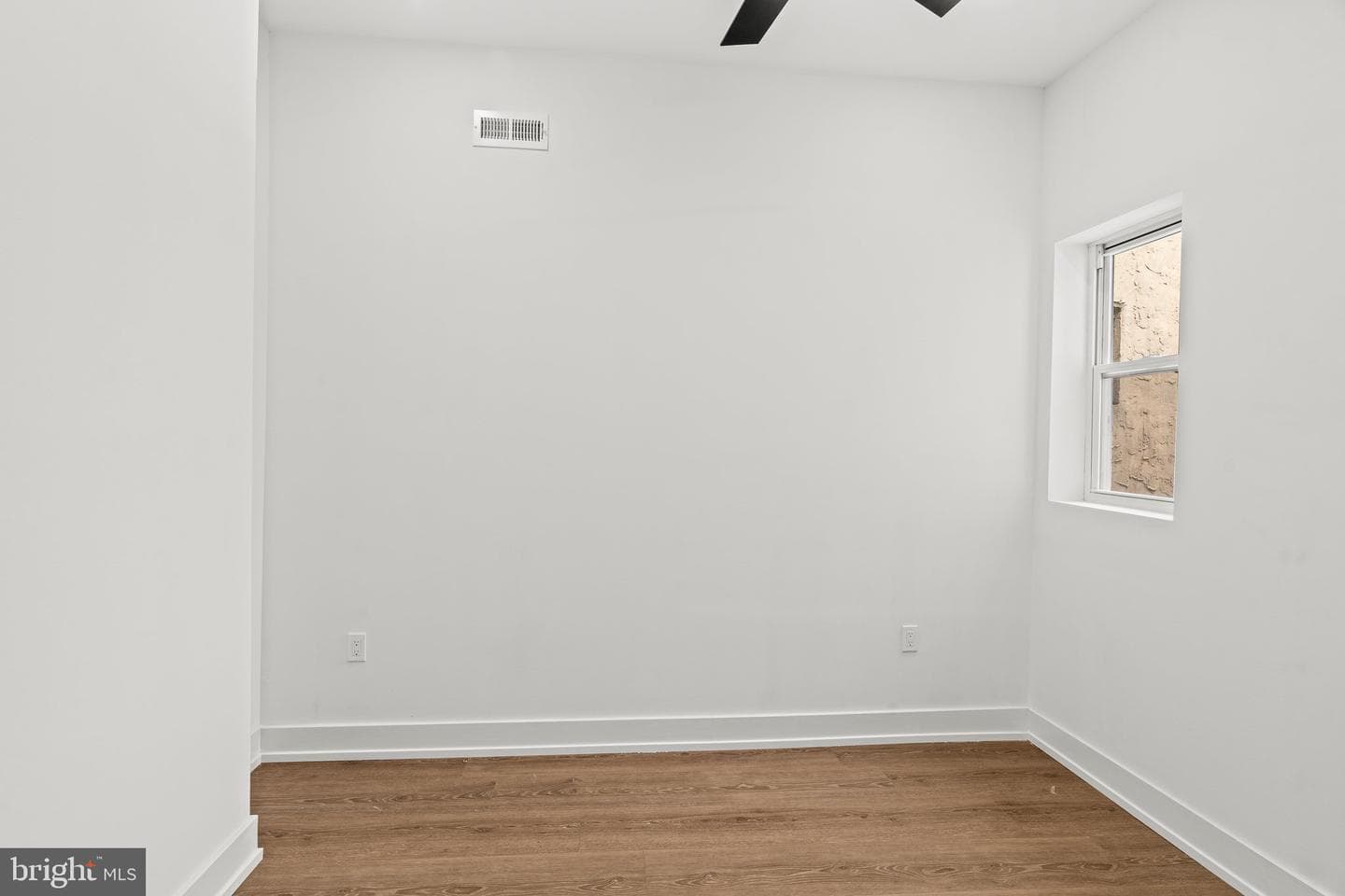 2047 S Beechwood Street photo 16