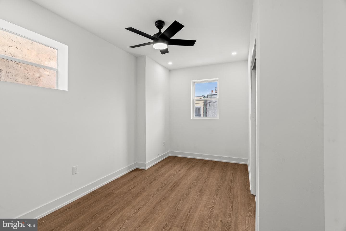 2047 S Beechwood Street photo 18