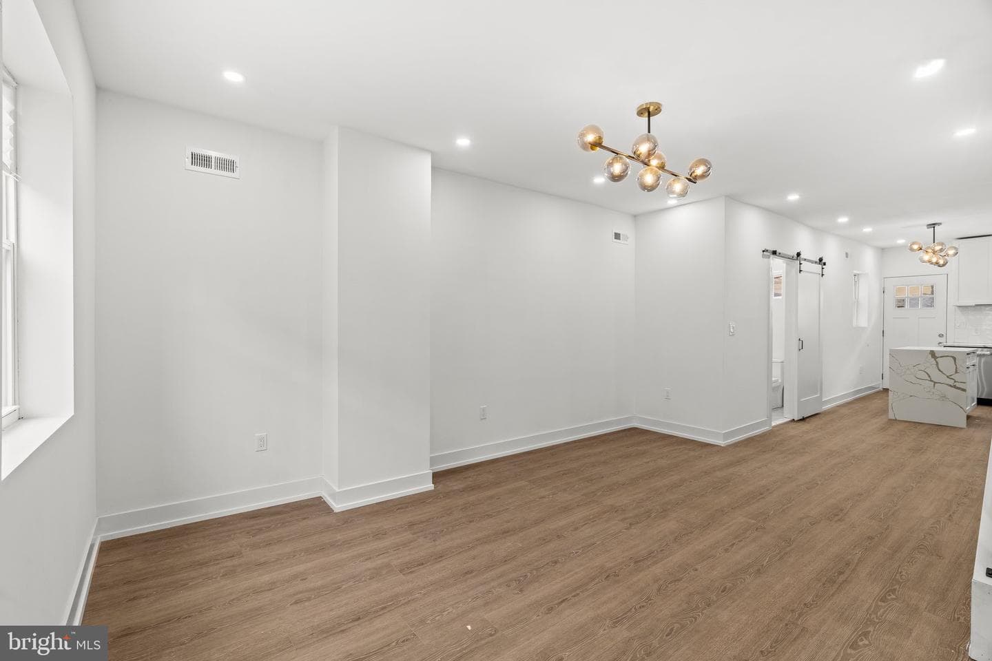 2047 S Beechwood Street photo 2