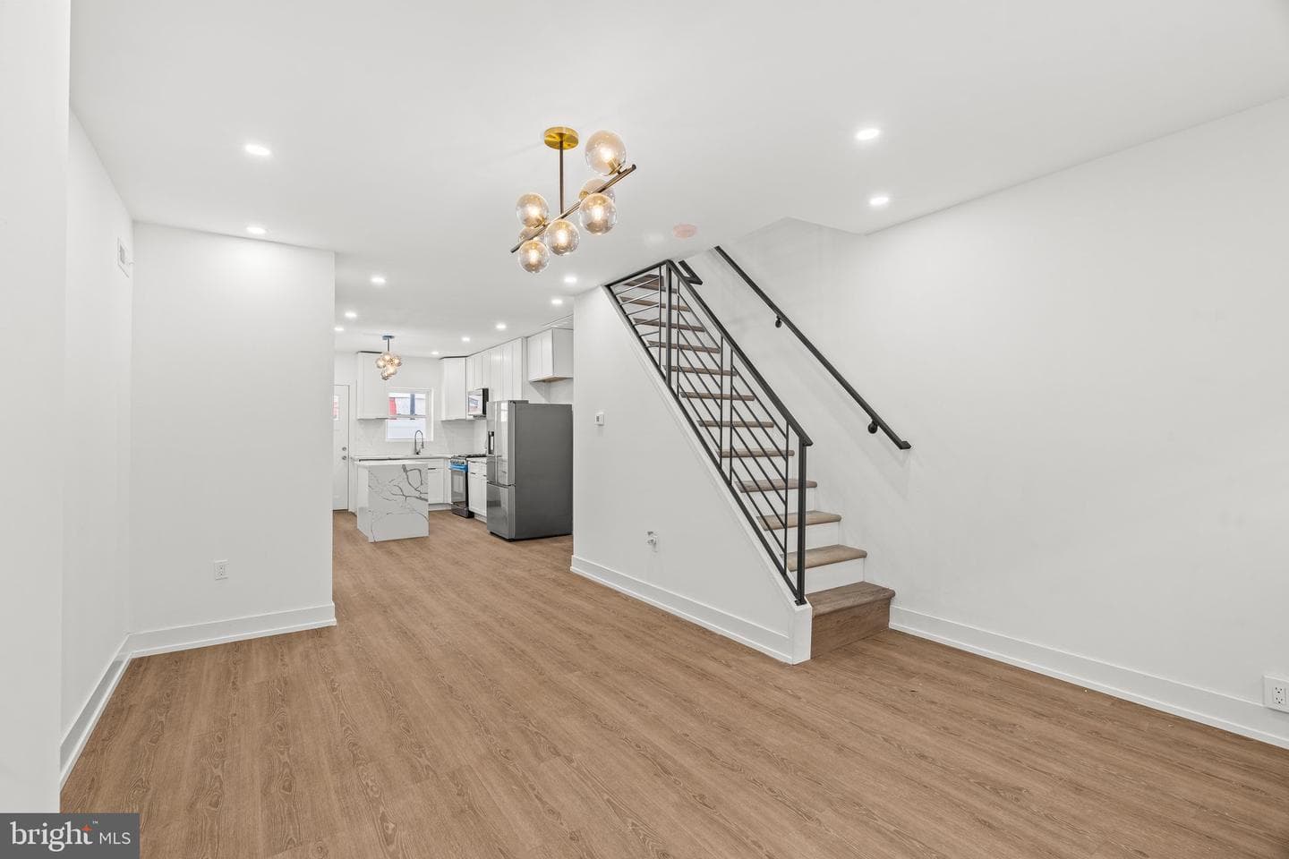 2047 S Beechwood Street photo 3