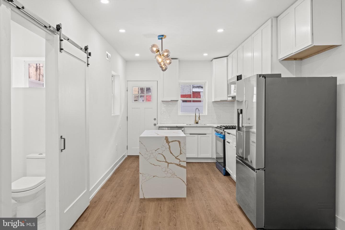 2047 S Beechwood Street photo 5