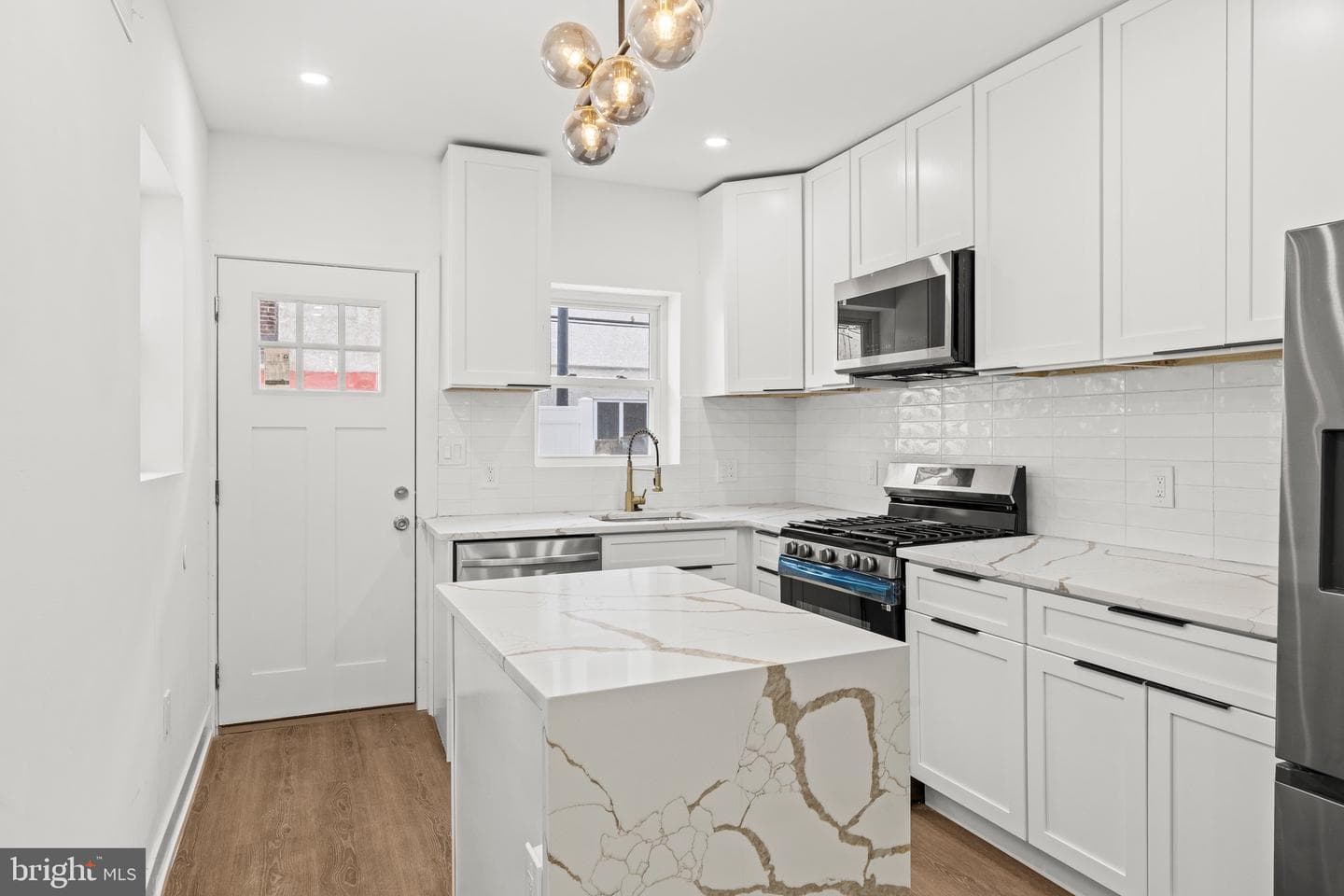2047 S Beechwood Street photo 6