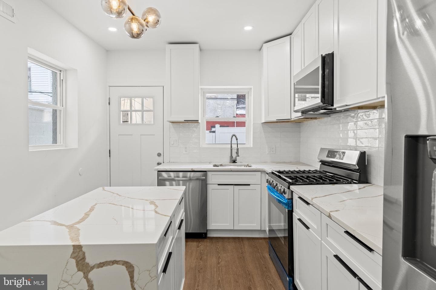 2047 S Beechwood Street photo 7