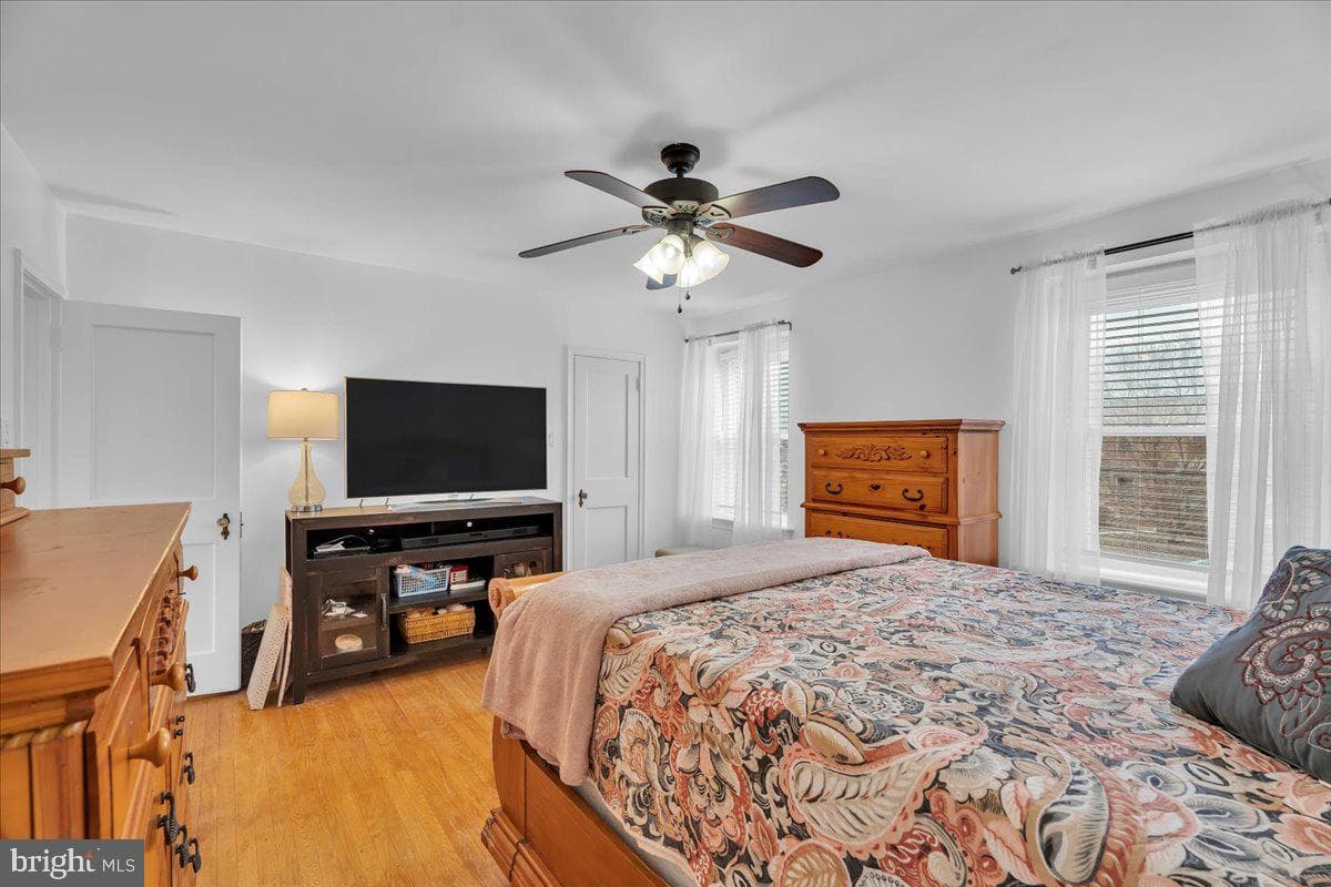 1228 Devereaux Avenue photo 9
