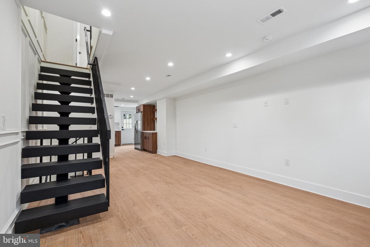 1529 Earl Street photo 3