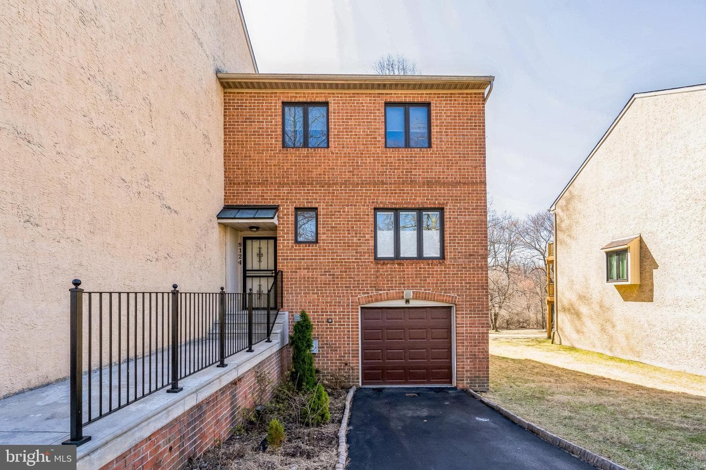 9124 Ayrdalecrescent Street photo 1