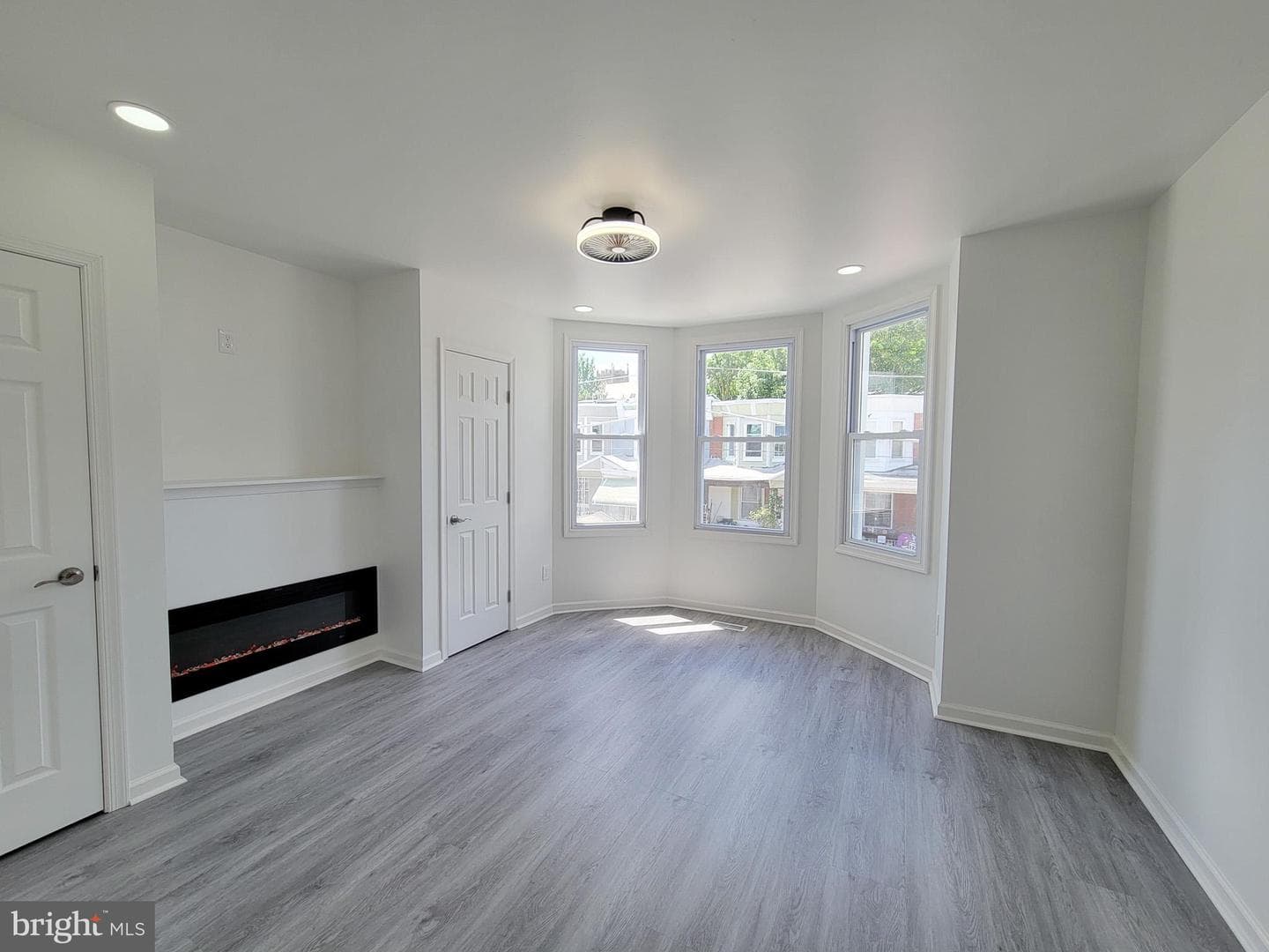 64 E Hortter Street photo 10