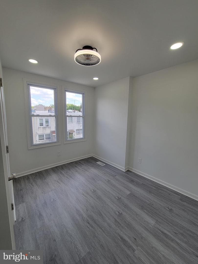64 E Hortter Street photo 15