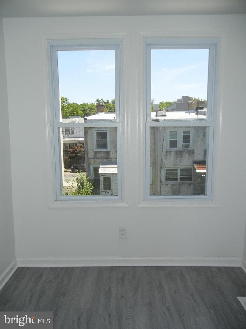 64 E Hortter Street photo 16