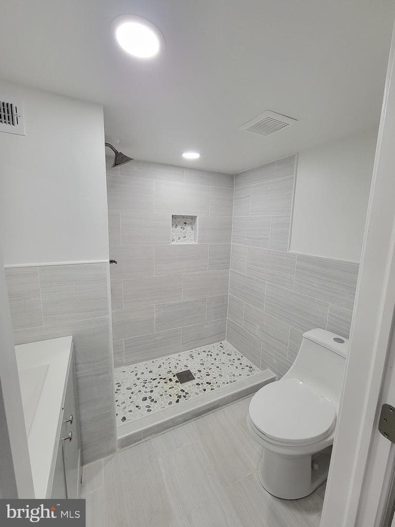 64 E Hortter Street photo 21
