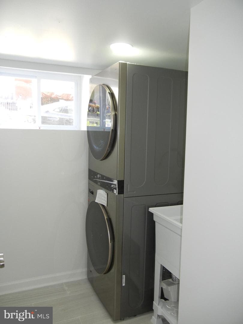 64 E Hortter Street photo 23