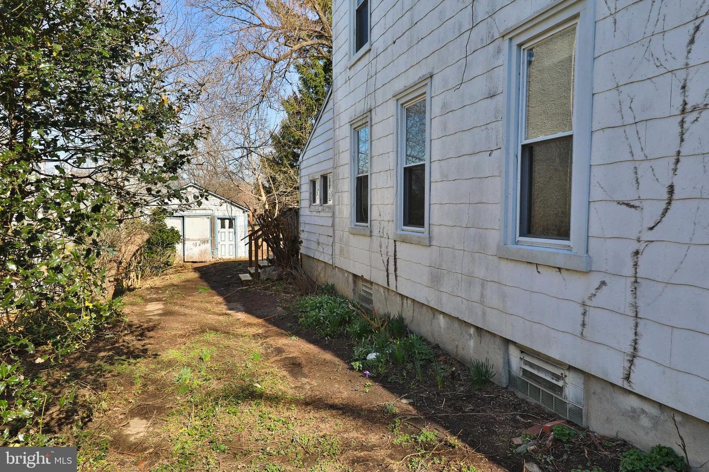 745 Hendren Street photo 24