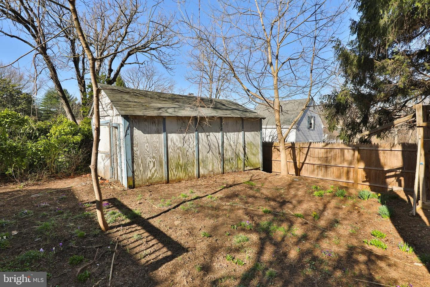 745 Hendren Street photo 27