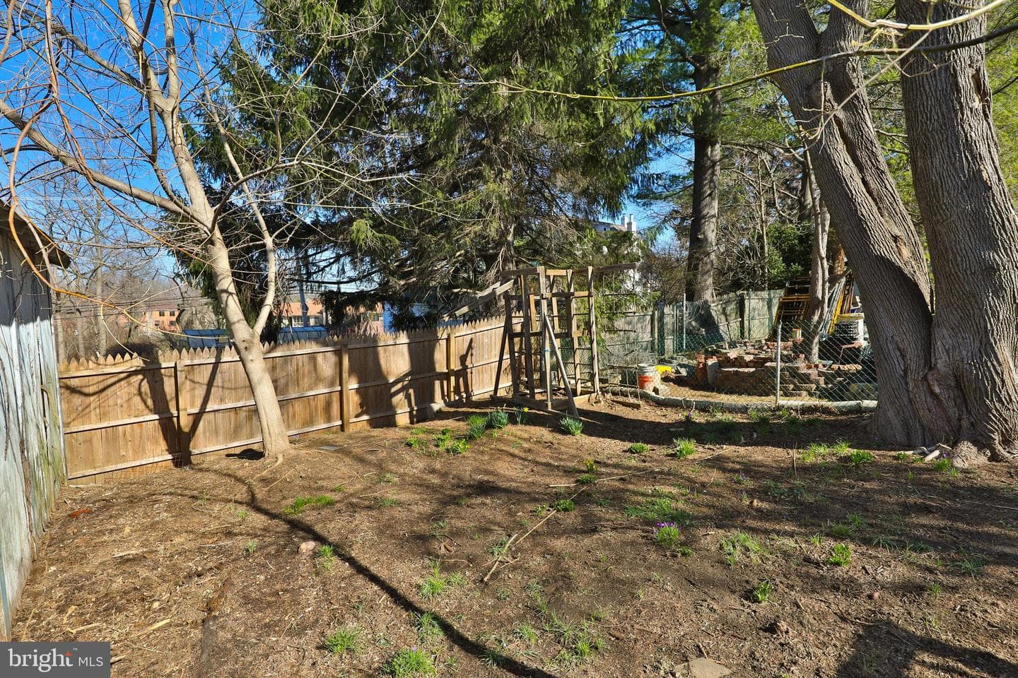 745 Hendren Street photo 29