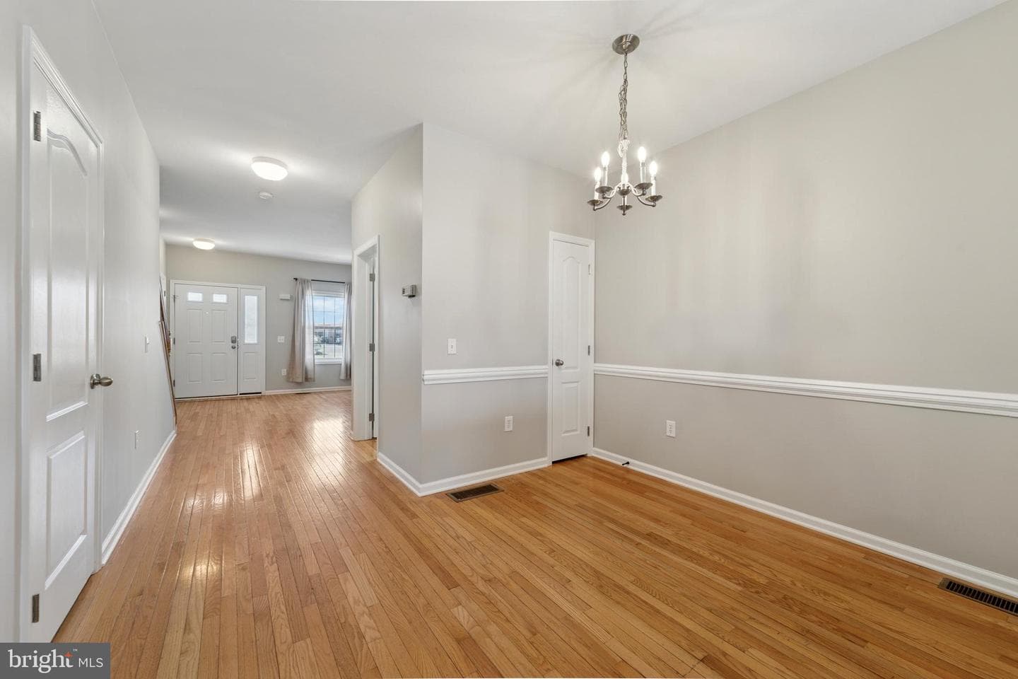 2564 Castor Avenue photo 5