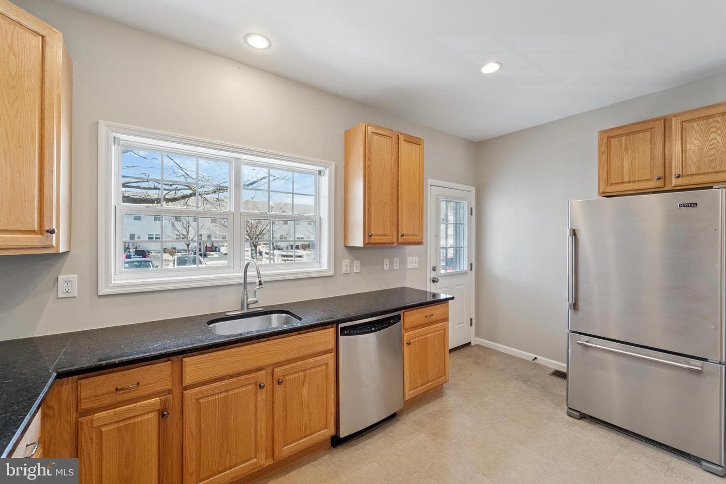 2564 Castor Avenue photo 9