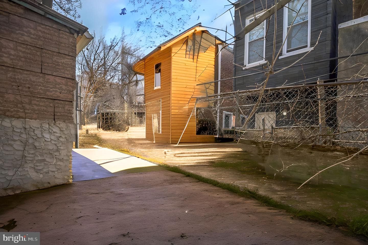 2122 E Birch Street photo 4