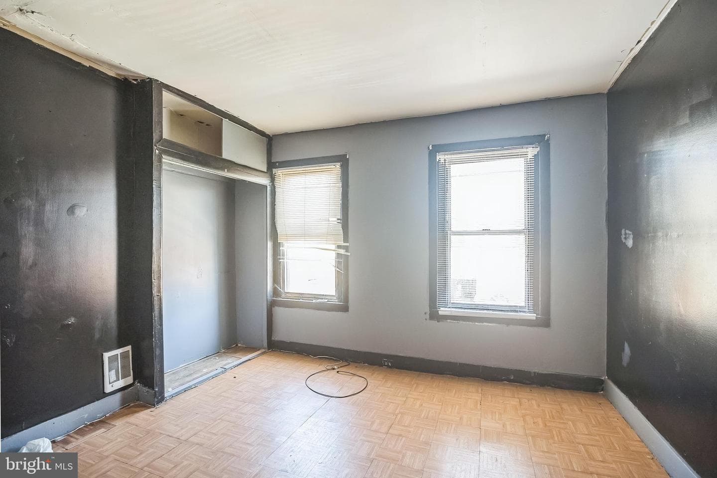 2122 E Birch Street photo 5