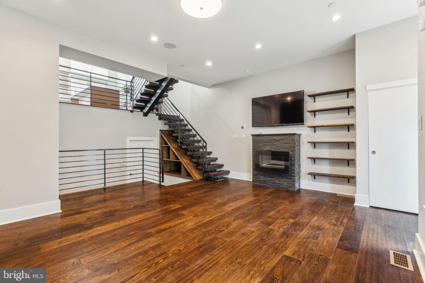 825 N Orkney Street photo 18
