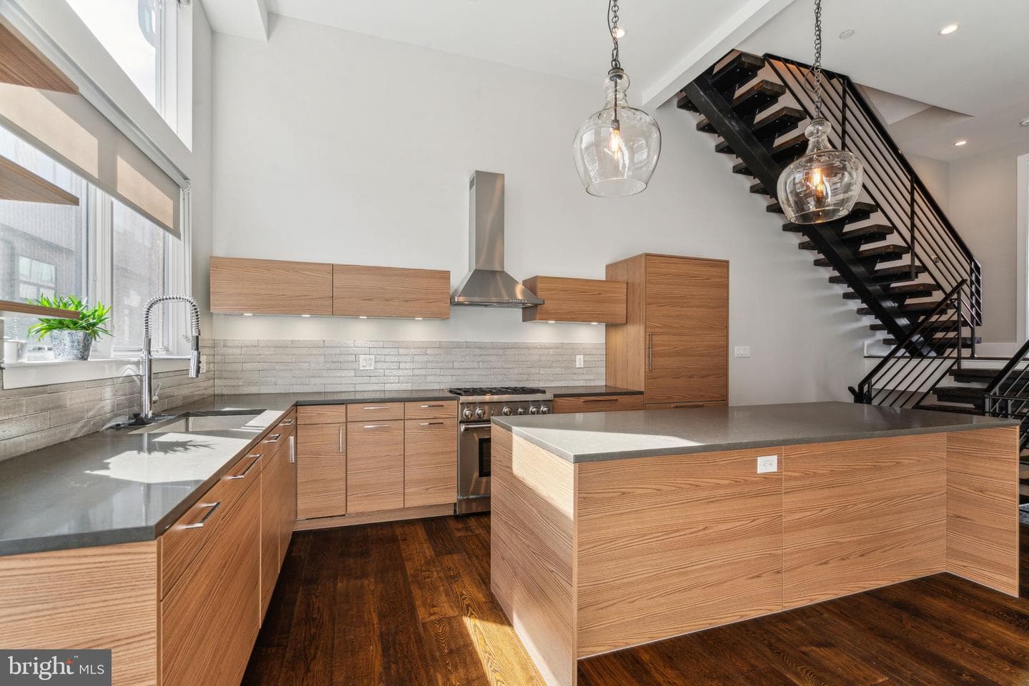 825 N Orkney Street photo 35