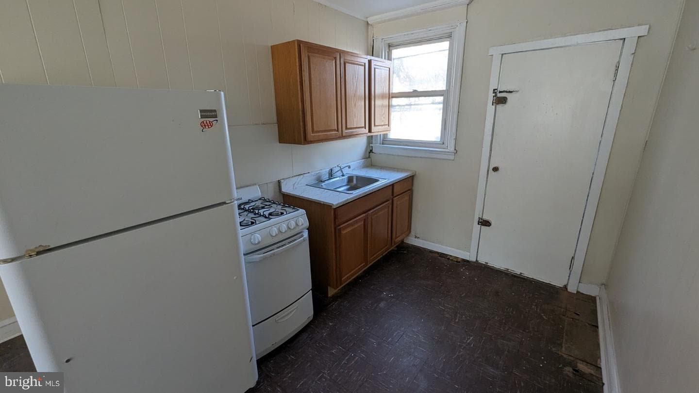 2203 Yelland Street photo 4