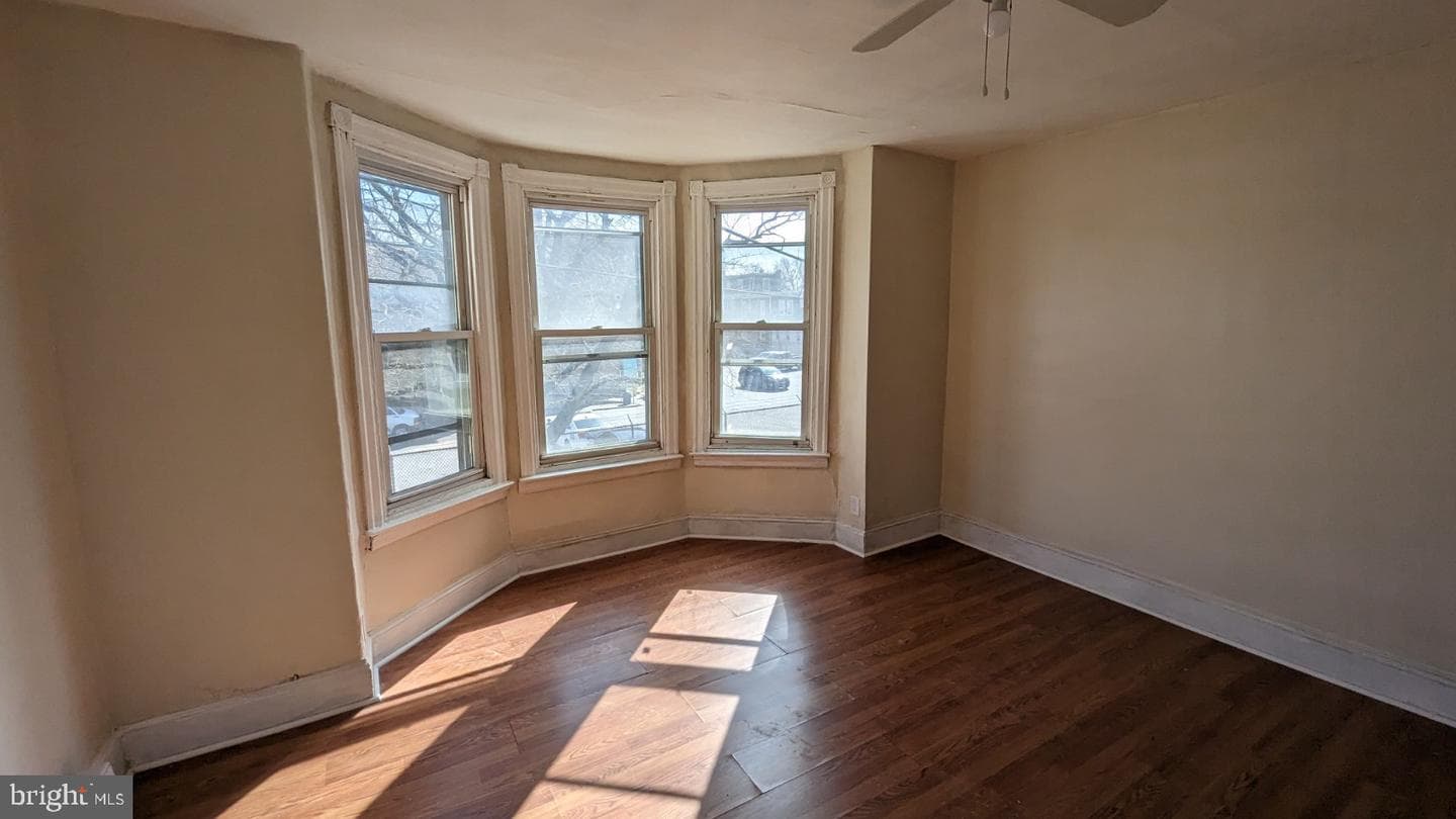 2203 Yelland Street photo 8