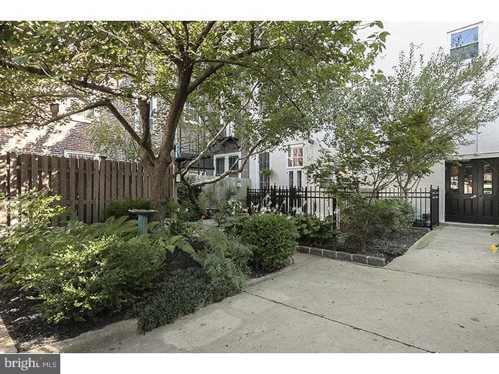 1023 Clinton Street #204 photo 22