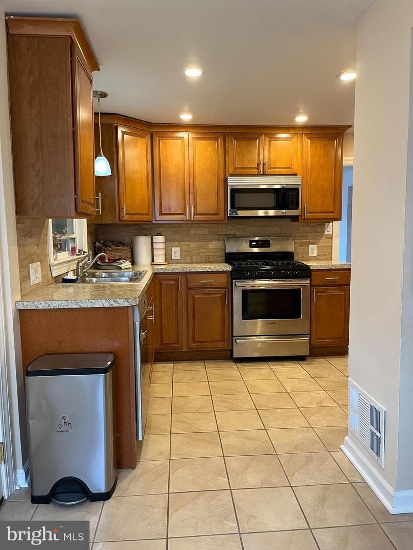 8236 Bayard Street photo 9