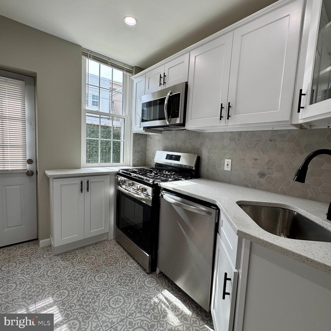 3255 Miller Street photo 6