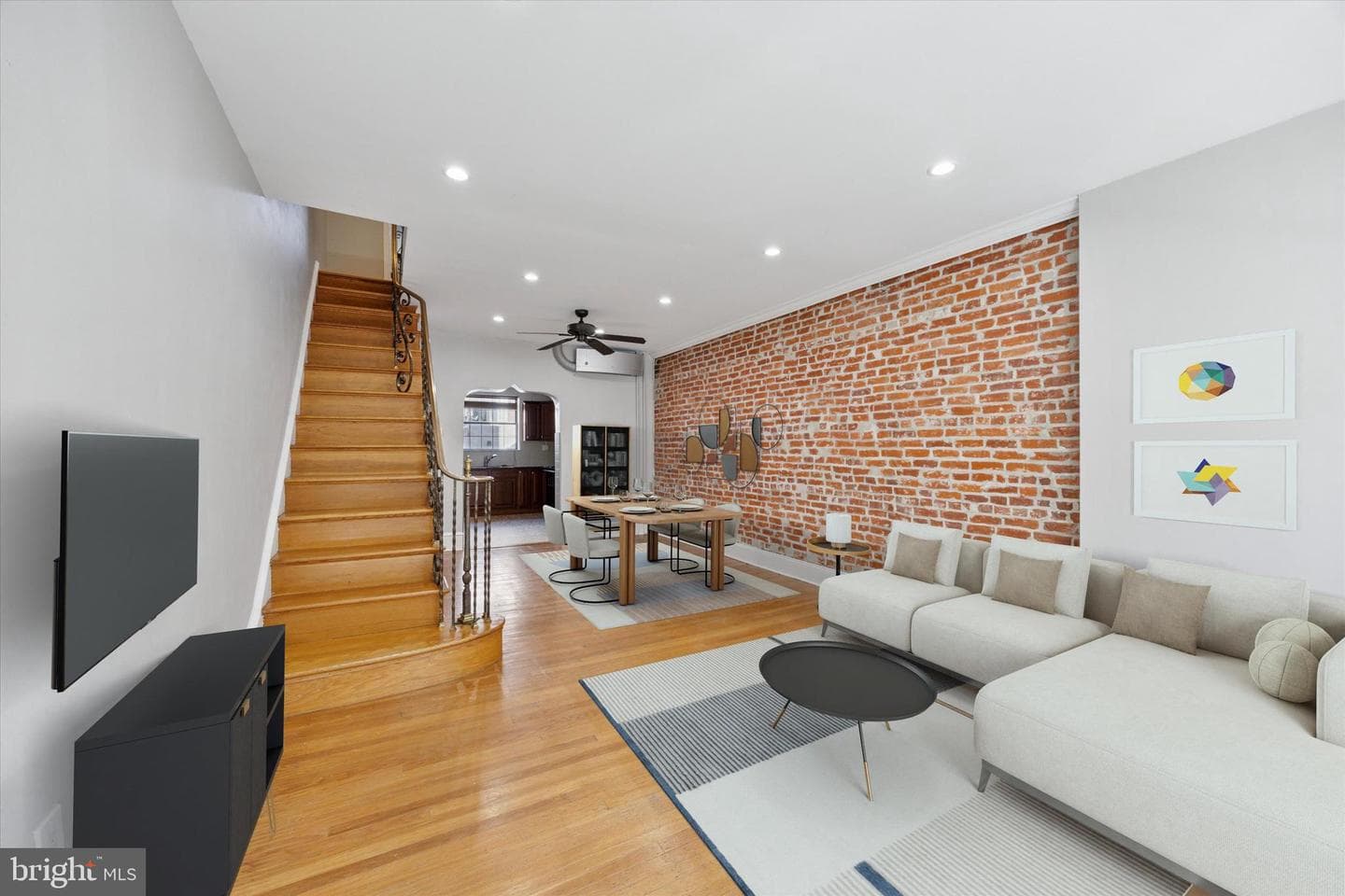 1029 Tree Street photo 2