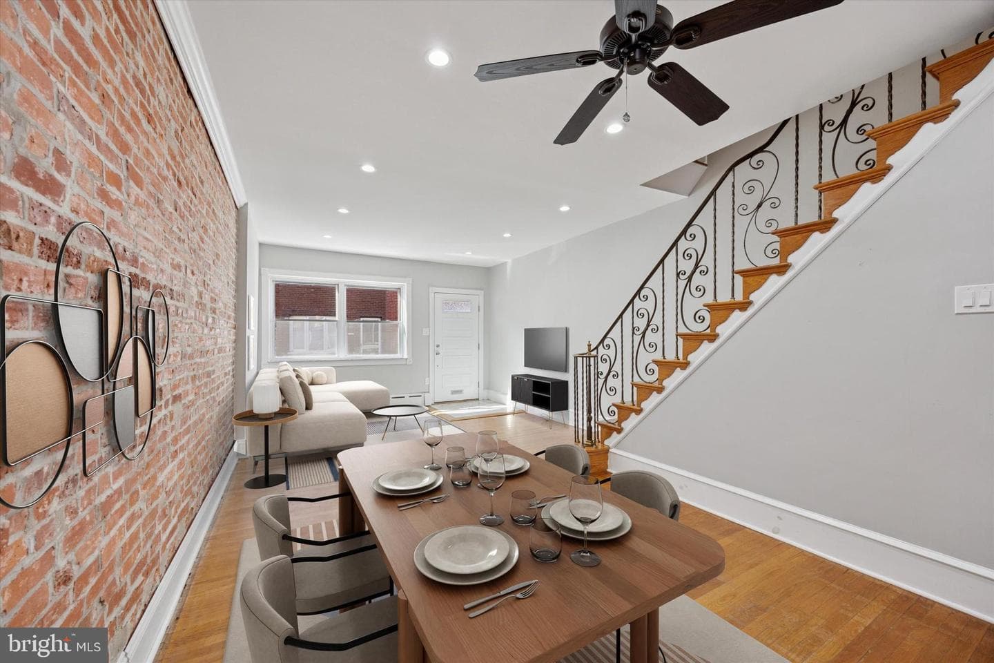1029 Tree Street photo 5