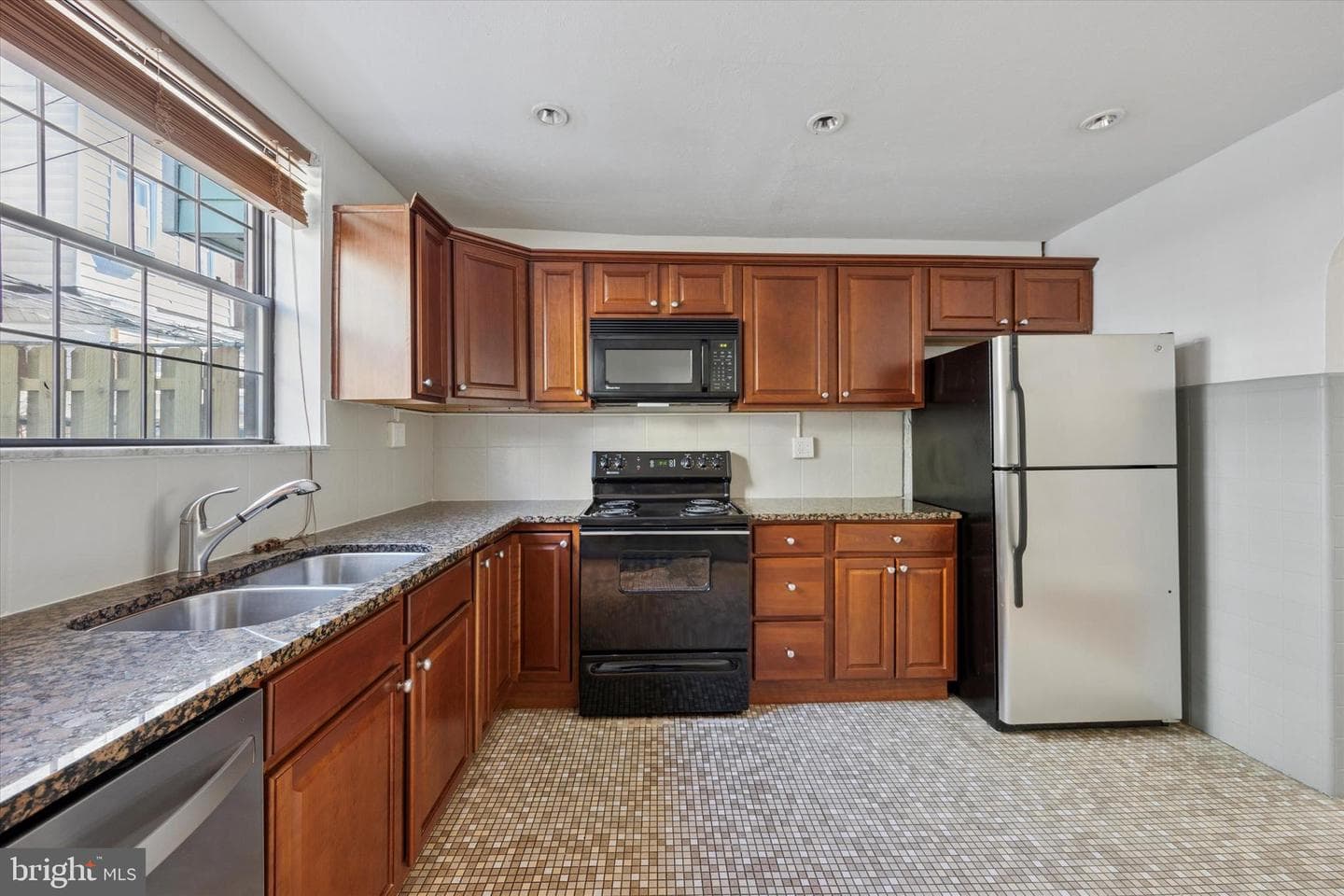1029 Tree Street photo 7