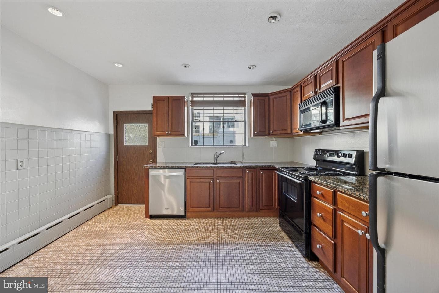 1029 Tree Street photo 9