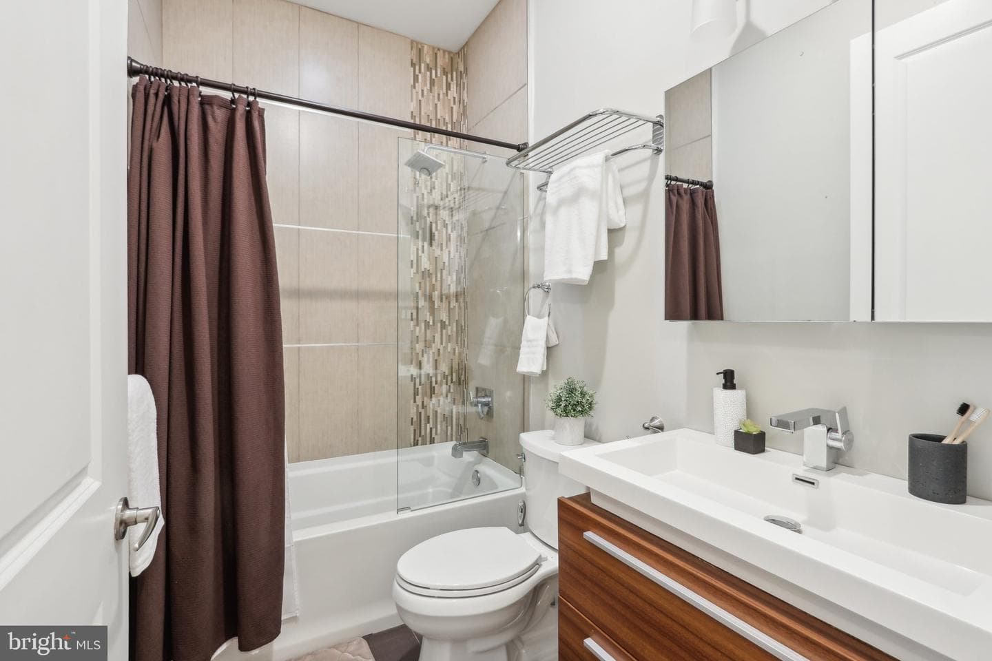 1233-35 Bainbridge Street #f photo 8