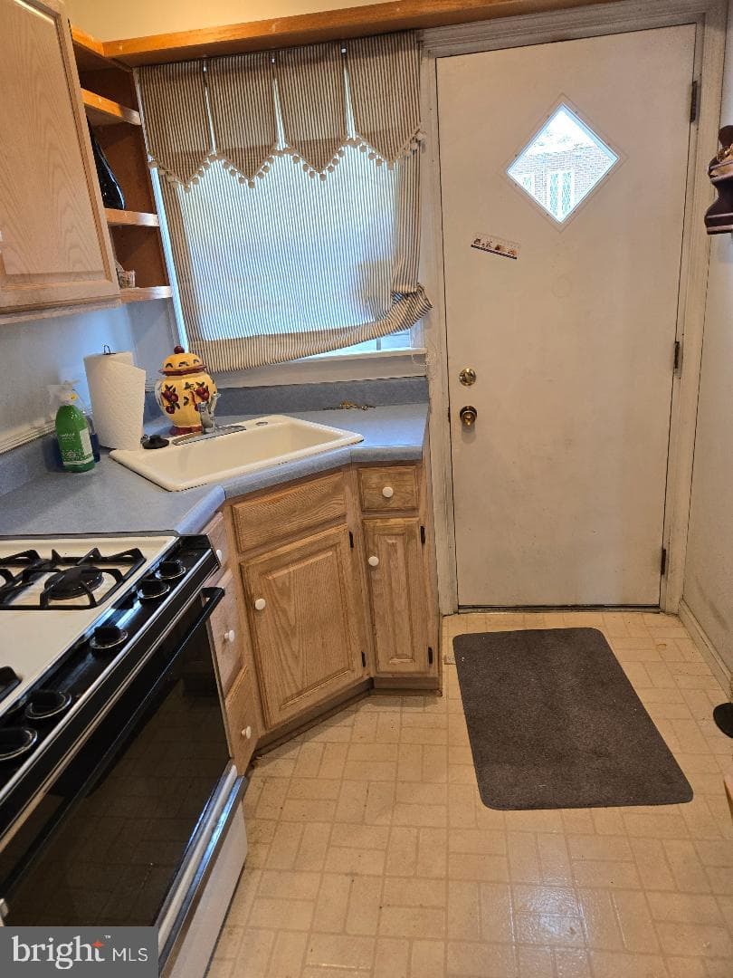1631 E Howell Street photo 6
