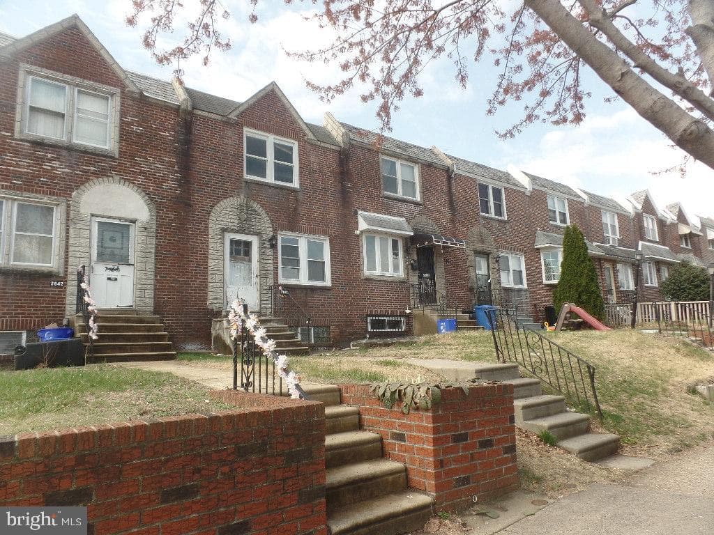 2840 Fanshawe Street photo 2