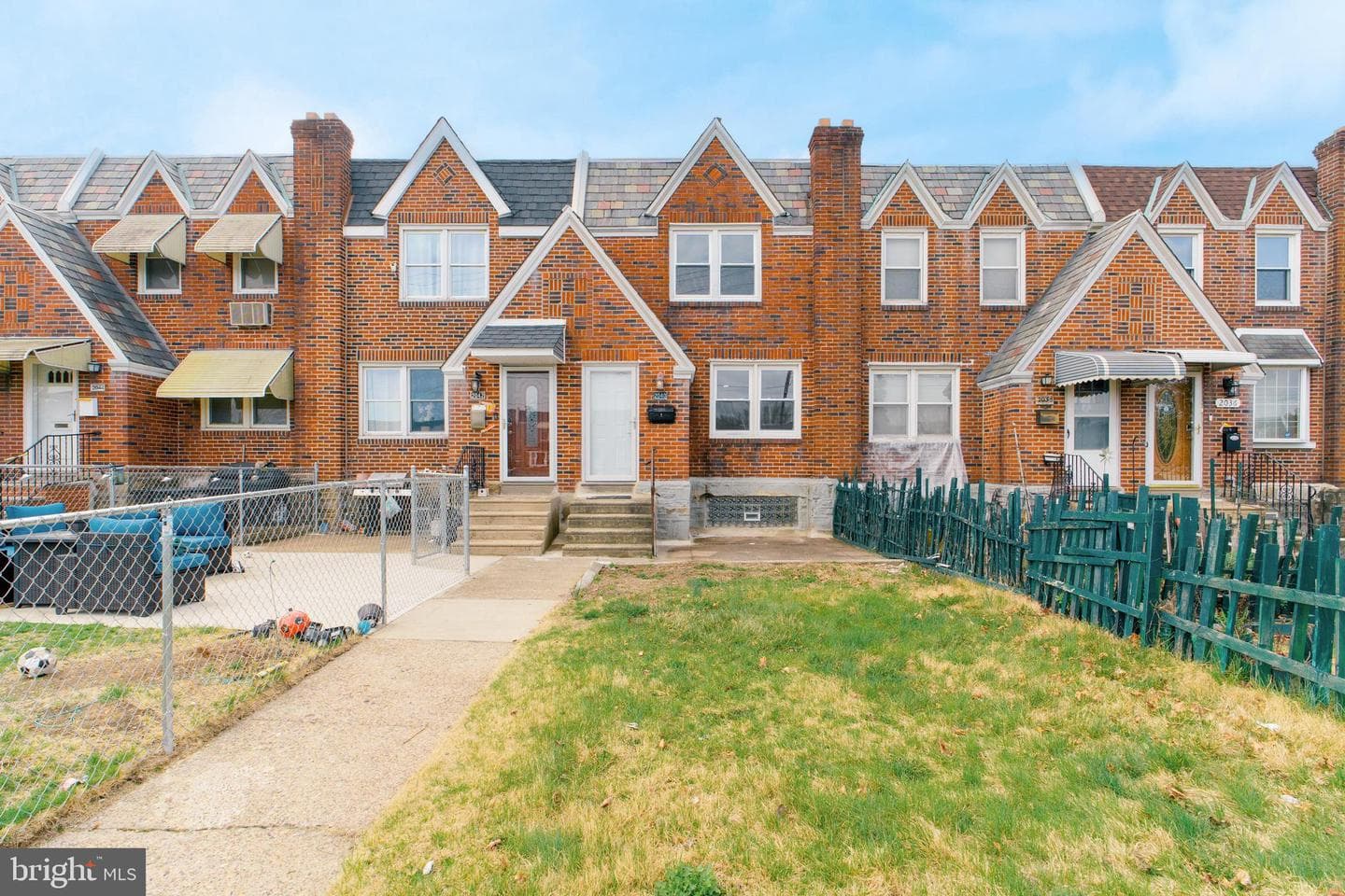2040 Devereaux Avenue photo 1