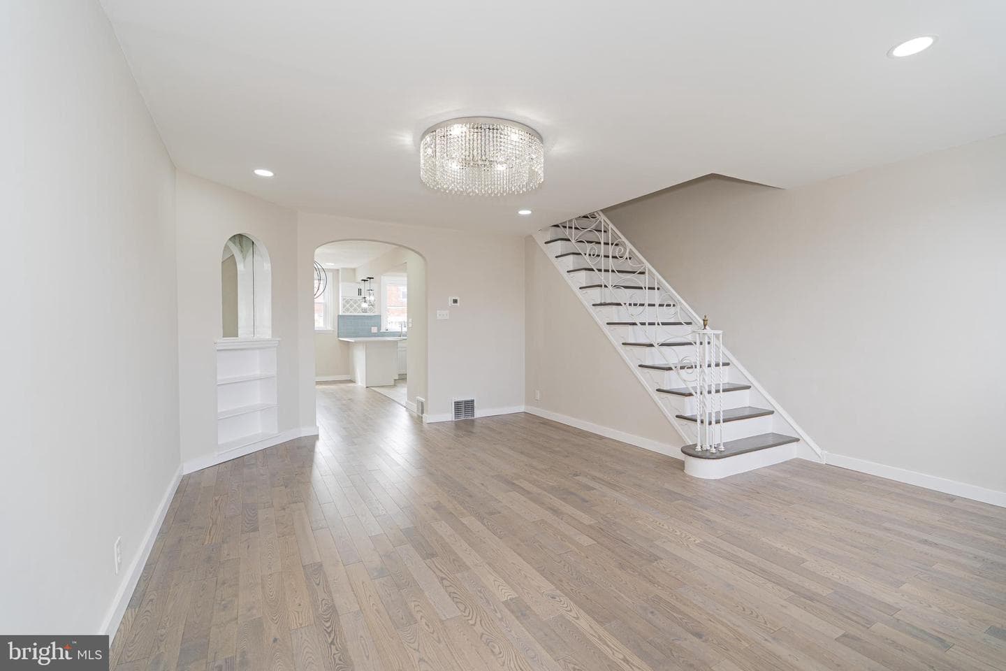 2040 Devereaux Avenue photo 10