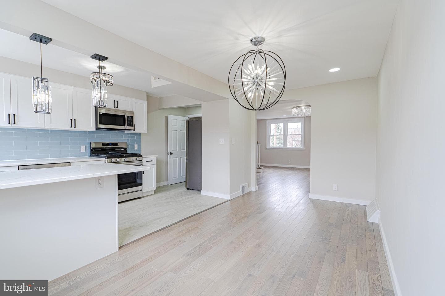 2040 Devereaux Avenue photo 11