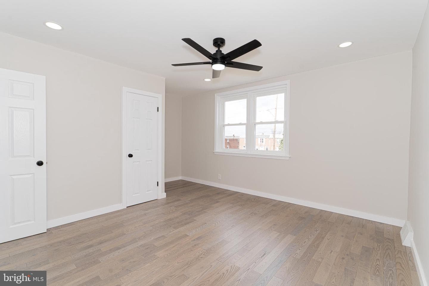 2040 Devereaux Avenue photo 18