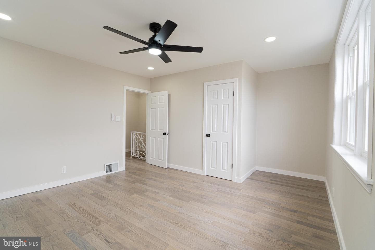 2040 Devereaux Avenue photo 19