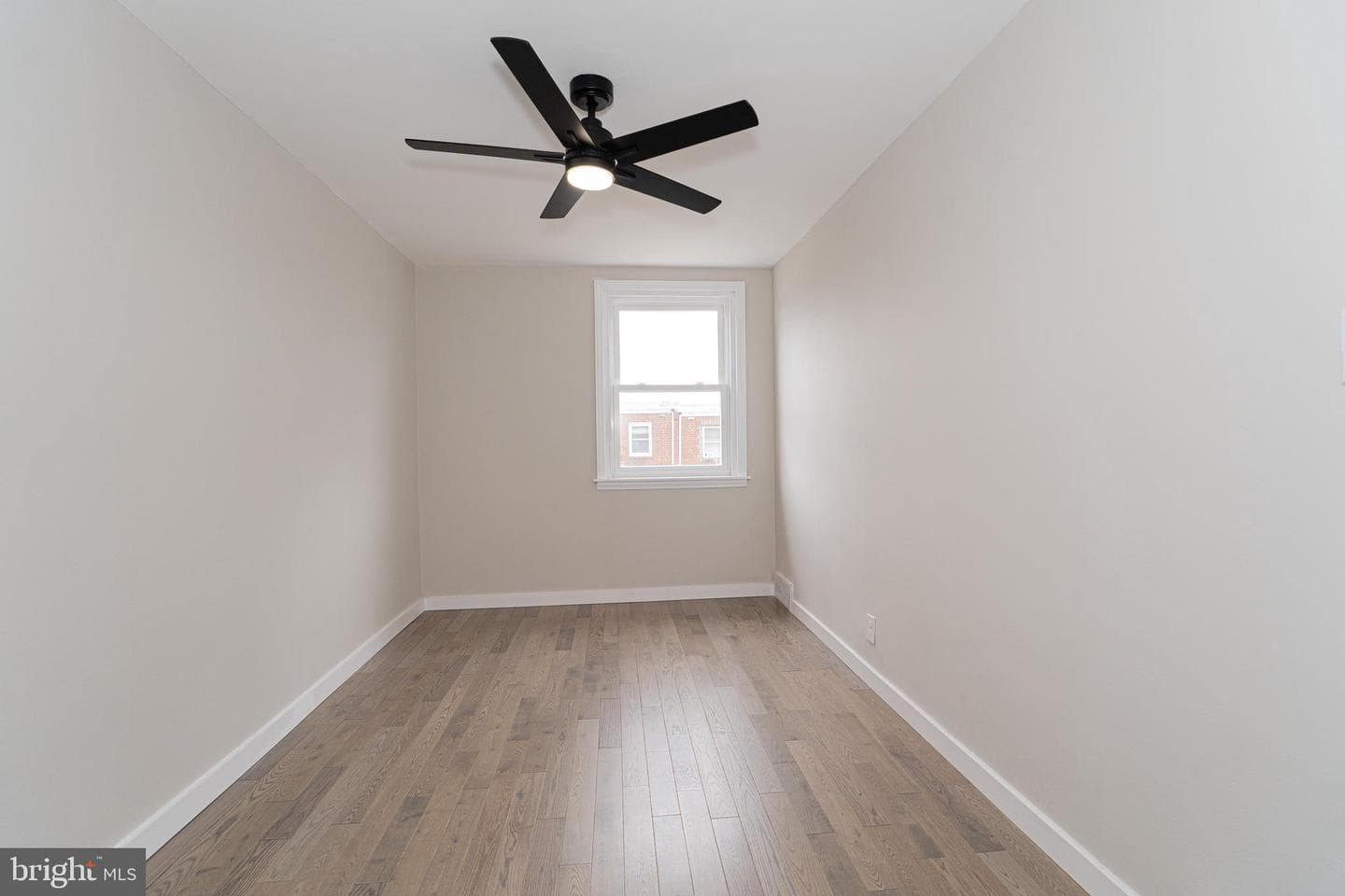 2040 Devereaux Avenue photo 21