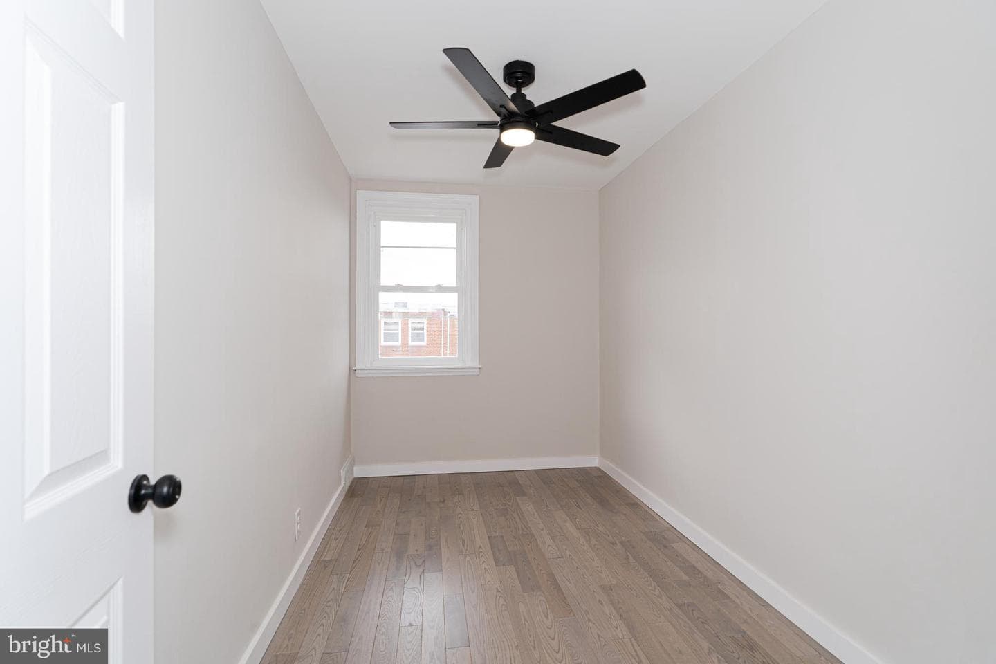 2040 Devereaux Avenue photo 23