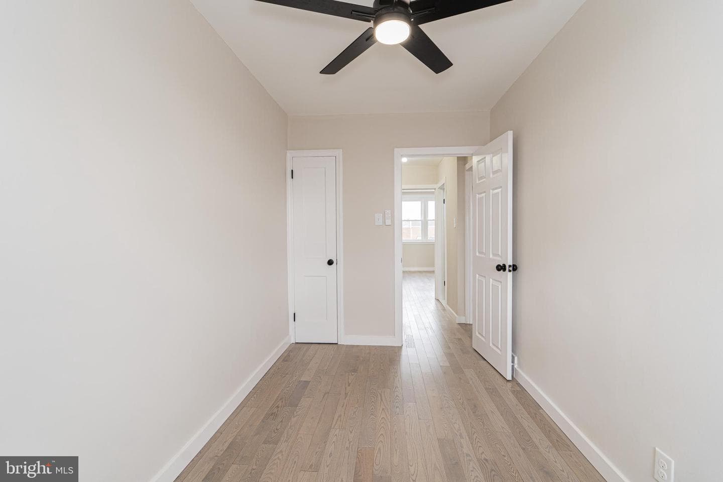 2040 Devereaux Avenue photo 24