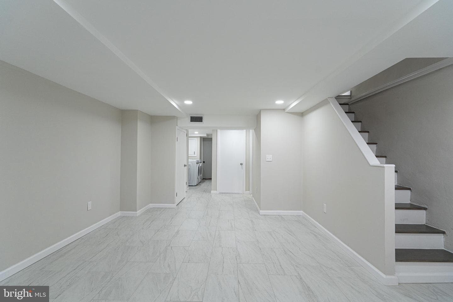 2040 Devereaux Avenue photo 25