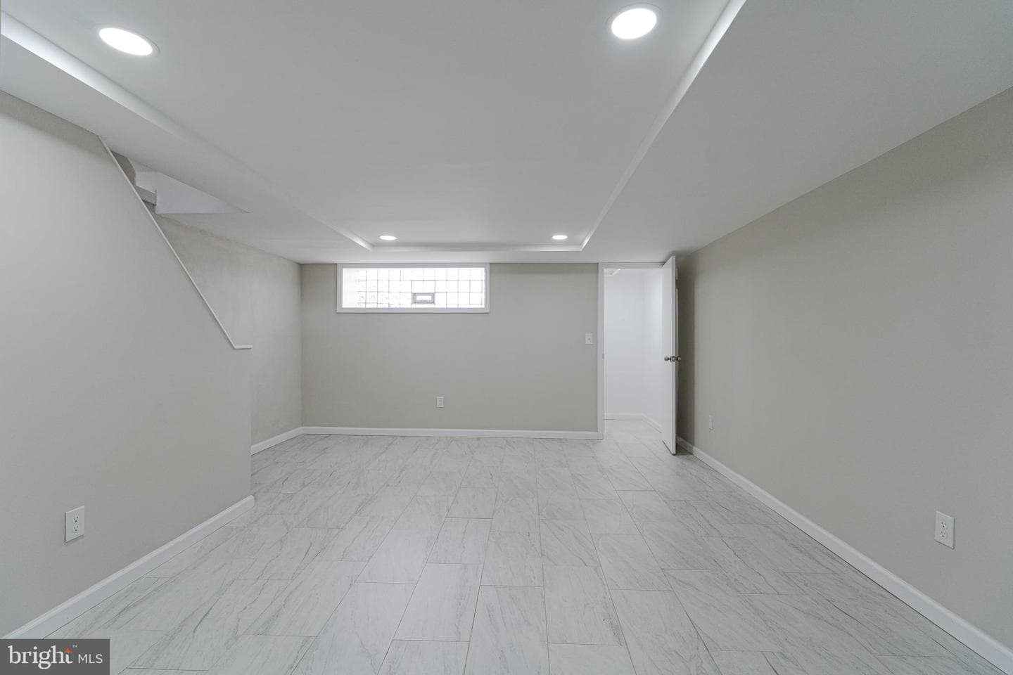 2040 Devereaux Avenue photo 26