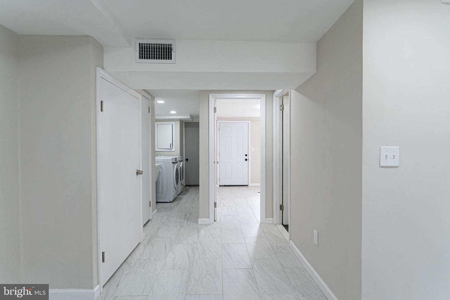 2040 Devereaux Avenue photo 28