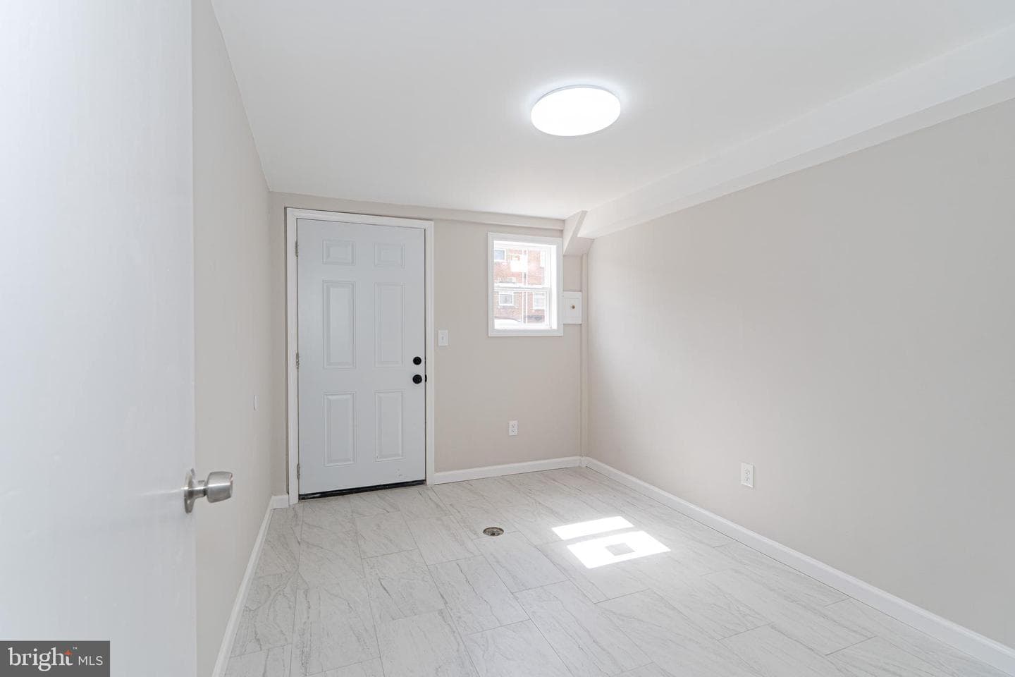 2040 Devereaux Avenue photo 29