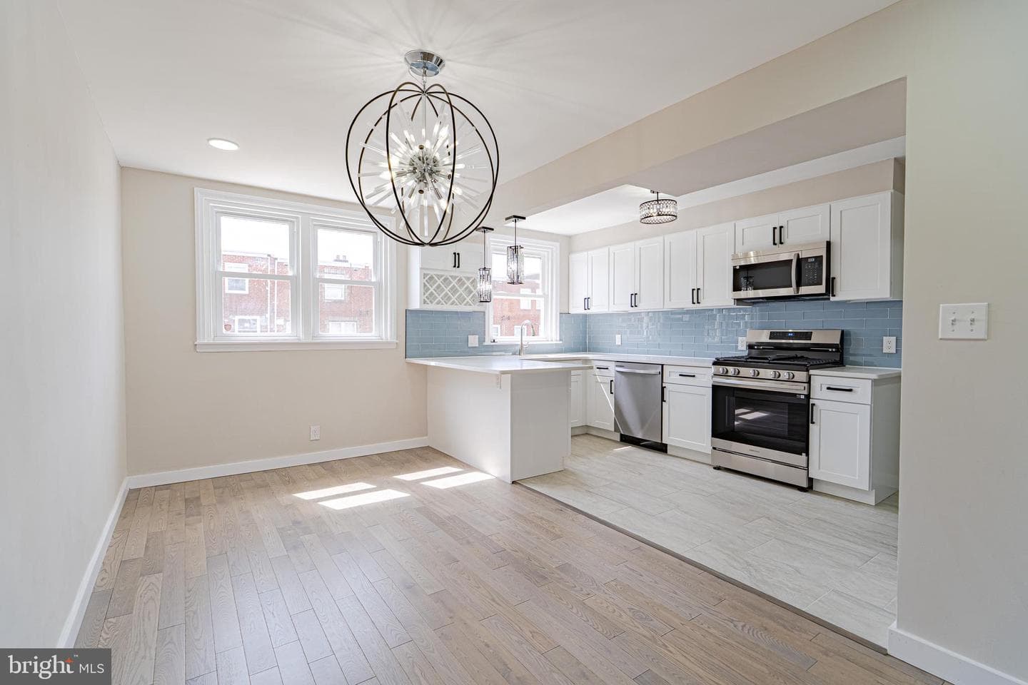 2040 Devereaux Avenue photo 3