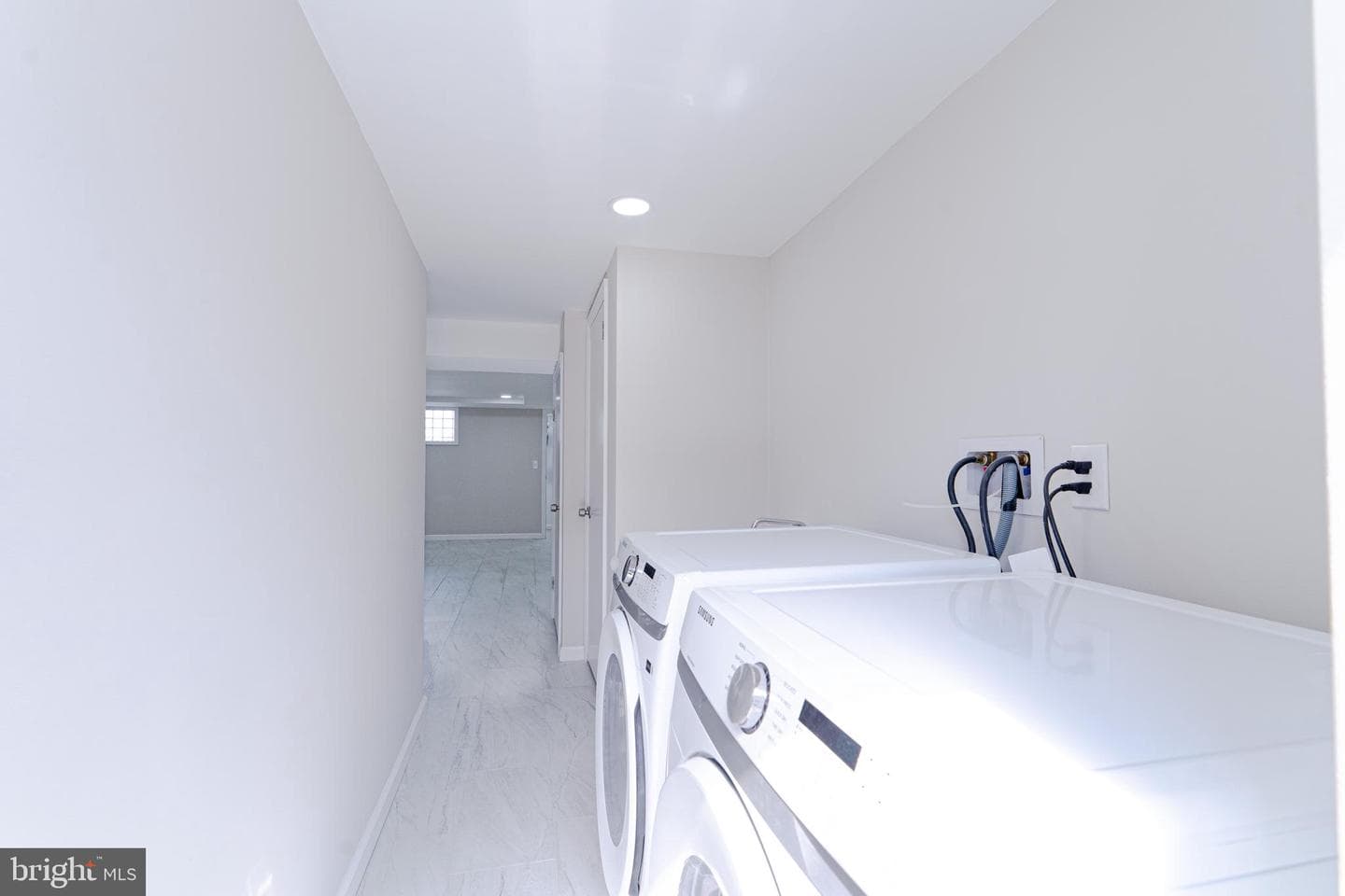 2040 Devereaux Avenue photo 36
